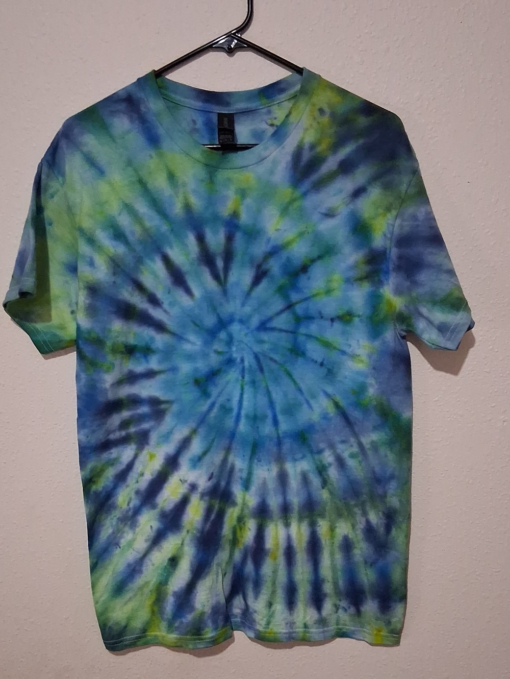 Gildan Unisex Blue & Green Spiral Tie-Dye Tee